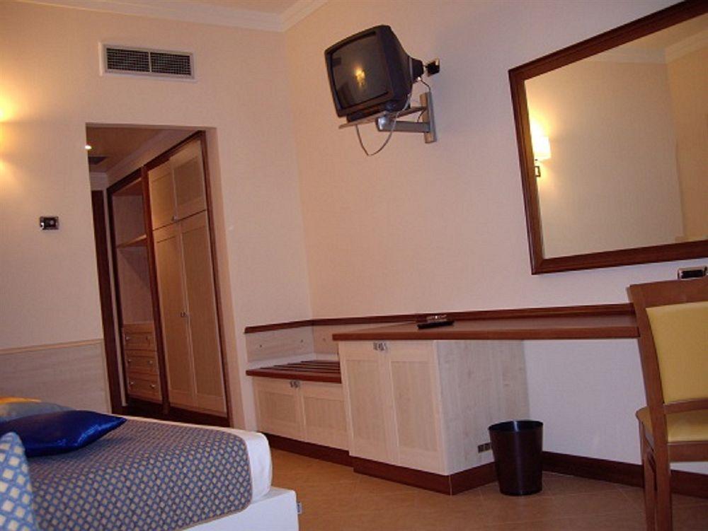 Hotel Resort Lido Degli Aranci Vibo Valentia Buitenkant foto
