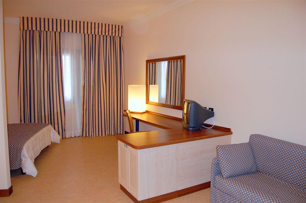Hotel Resort Lido Degli Aranci Vibo Valentia Buitenkant foto