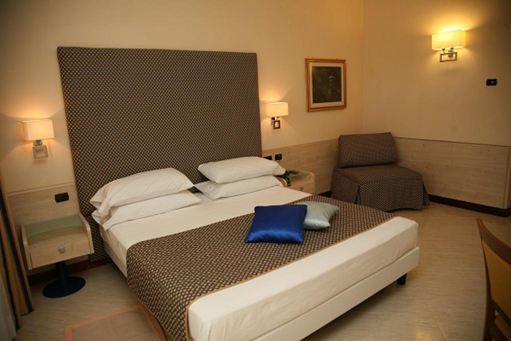 Hotel Resort Lido Degli Aranci Vibo Valentia Buitenkant foto