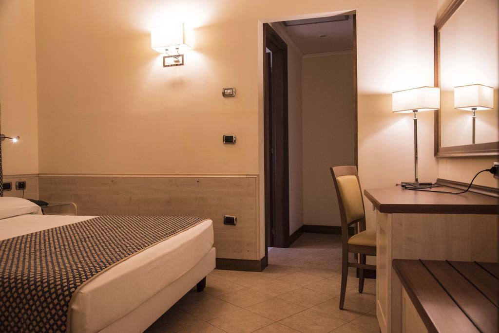Hotel Resort Lido Degli Aranci Vibo Valentia Buitenkant foto
