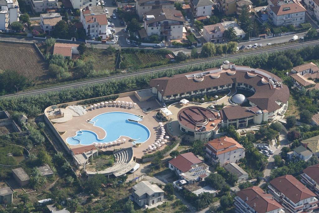 Hotel Resort Lido Degli Aranci Vibo Valentia Buitenkant foto