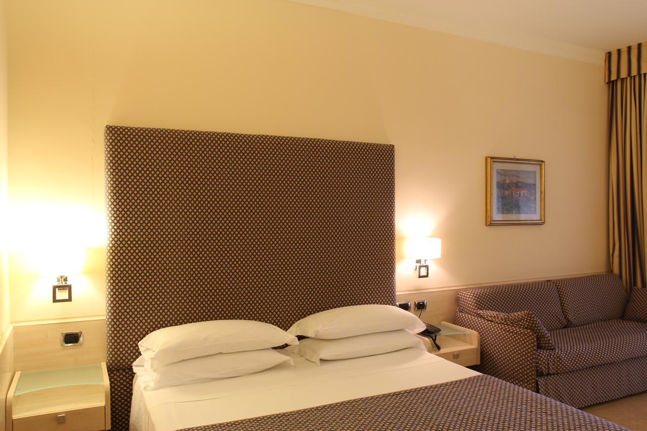 Hotel Resort Lido Degli Aranci Vibo Valentia Buitenkant foto